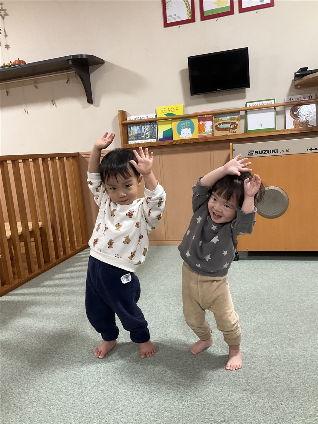 赤ちゃんルームで遊ぶ子どもたち
